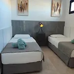 Villa Villasroyale Leon - Heated Pool And Barrier Free Access