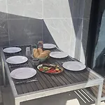 Villa Villasroyale Leon - Heated Pool And Barrier Free Access