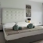 Villasroyale Leon - Heated Pool And Barrier Free Access *