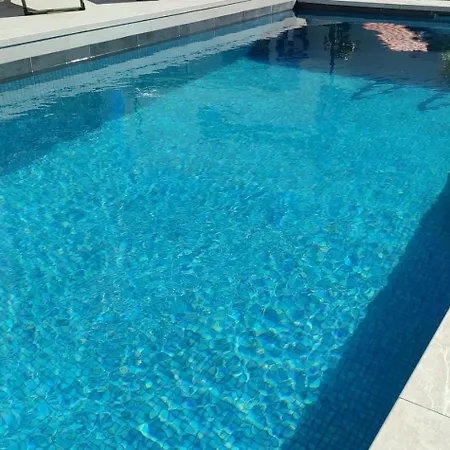Vila Villasroyale Leon - Heated Pool And Barrier Free Access