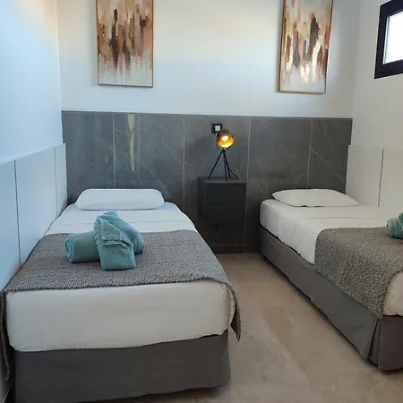 Vila Villasroyale Leon - Heated Pool And Barrier Free Access