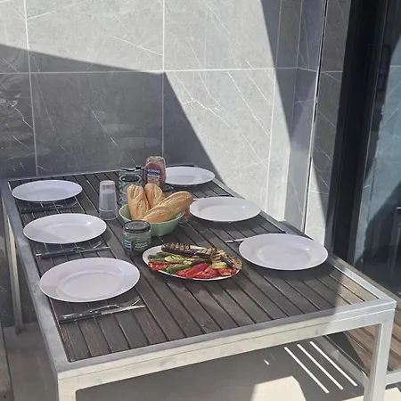 Vila Villasroyale Leon - Heated Pool And Barrier Free Access