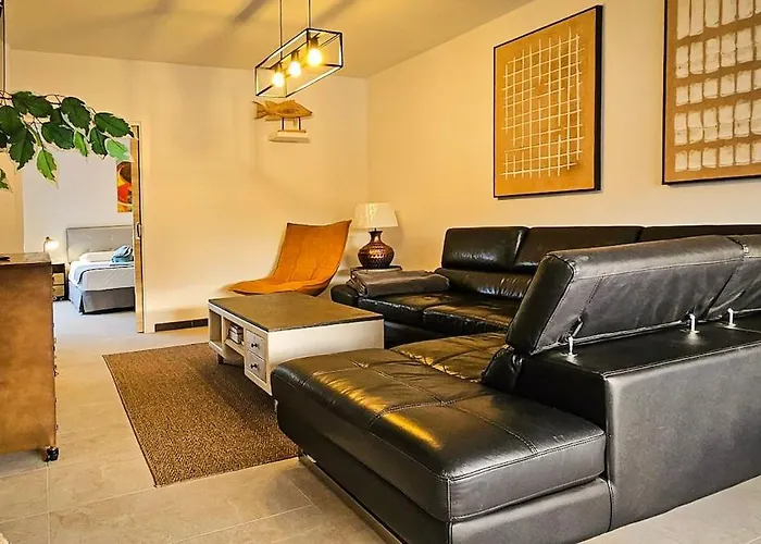 Villasroyale Leon - Heated Pool And Barrier Free Access Villa