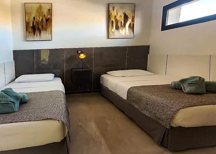 Villasroyale Leon - Heated Pool And Barrier Free Access Villa *