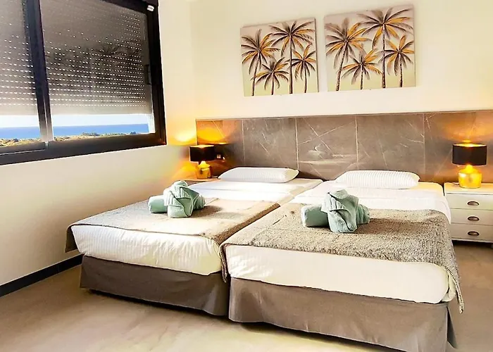 Villasroyale Leon - Heated Pool And Barrier Free Access Villa